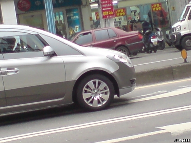 新店遇到偽裝車