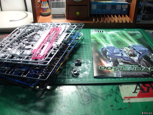 1/100 00 GUNDAM