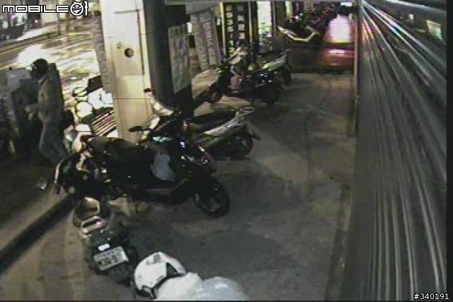 鎖上大鎖真的有用? 台北市羅斯福路六段治安真的很好? 防盜螺絲沒用?  報案沒用? 警察局對面偷兒無法無天!