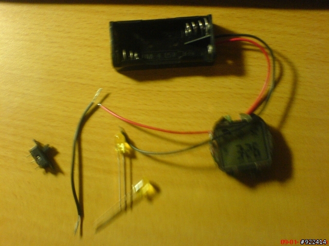 純粹無聊....在車上裝了一個電子錶....