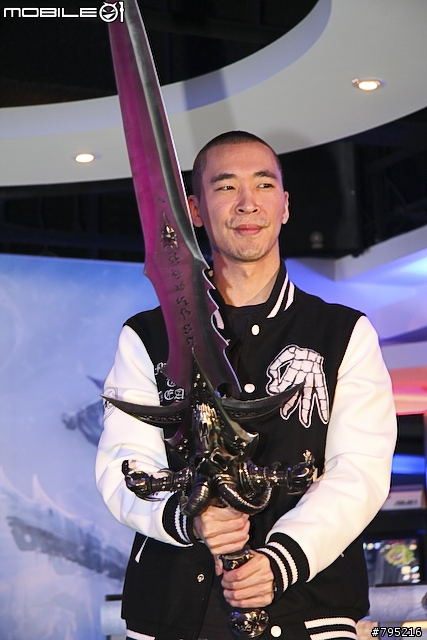 【新聞】明星玩家現身！黃立行挑戰台灣魔獸代表隊
