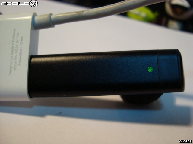 給iPhone 3G用的原裝配件之一 - iPhone Bluetooth Headset
