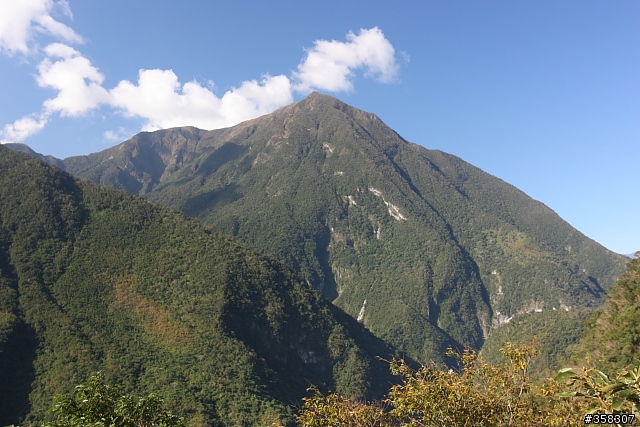秀林立霧山