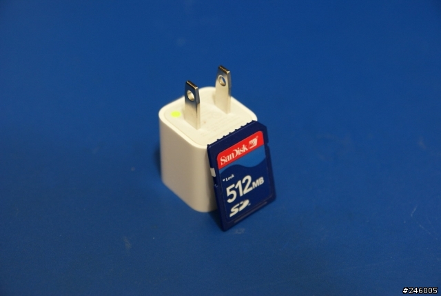 分享配件~Apple新版的AC充電器及SONY藍牙套件