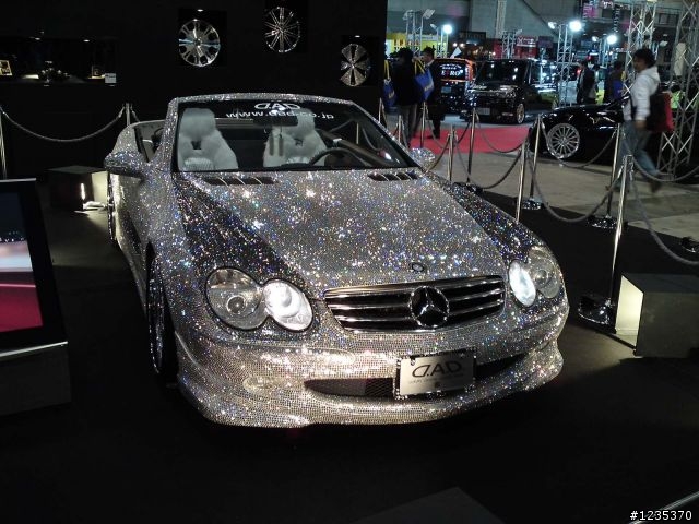 2009東京改裝車大展--鑲上千萬碎鑽的俗又有力的SL！