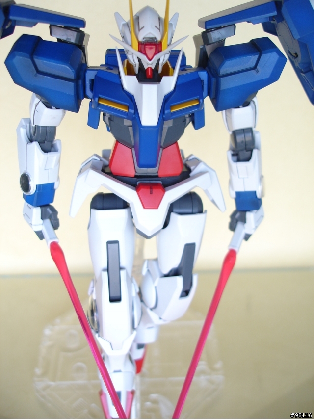 1/100 00 GUNDAM
