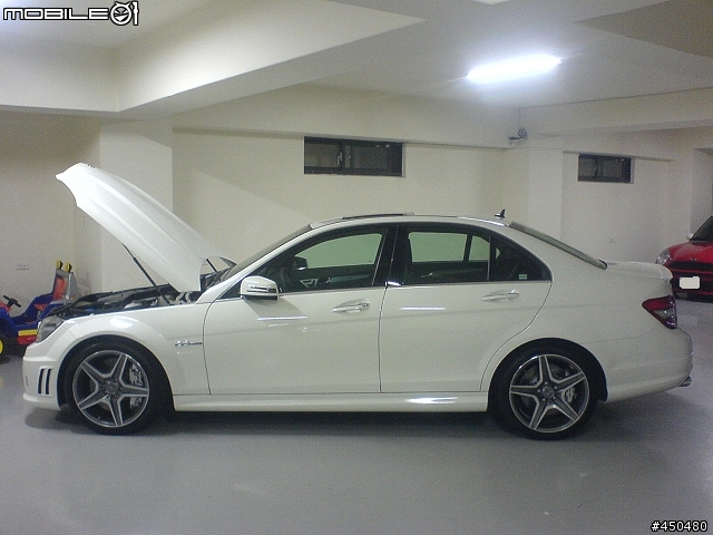 Mercedes Benz C63 AMG (補一點內裝)