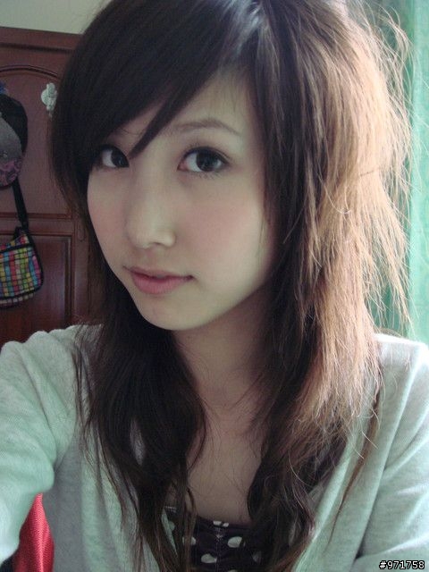 請問這位女孩有人認識嗎?