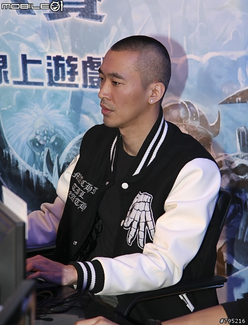 【新聞】明星玩家現身！黃立行挑戰台灣魔獸代表隊