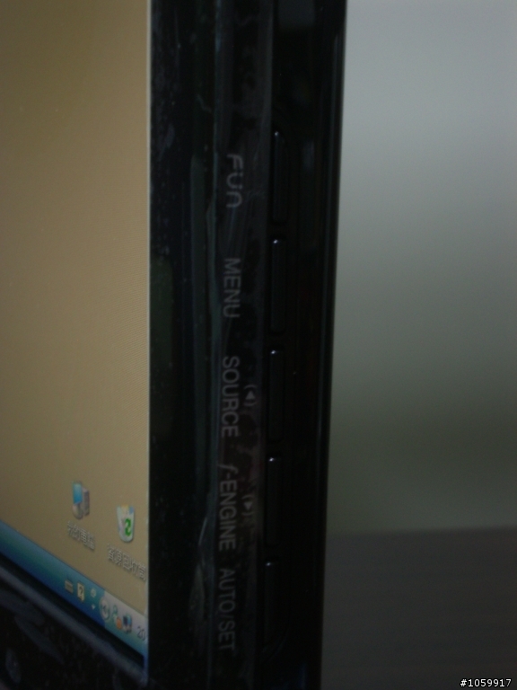 LG W2261V開箱文