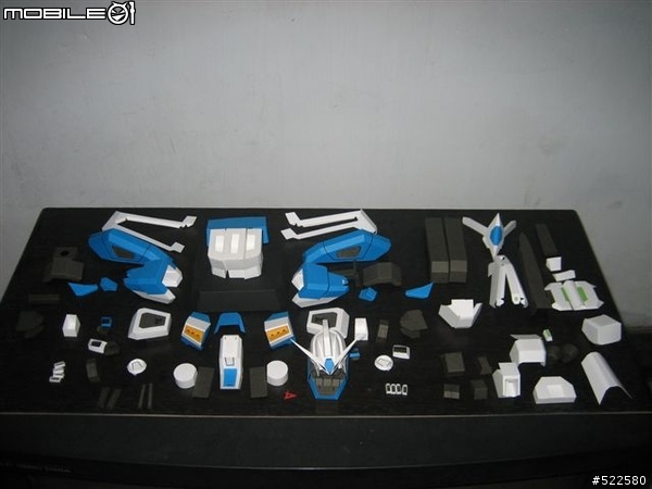 June設計的Hi_nu_Gundam (紙模型)