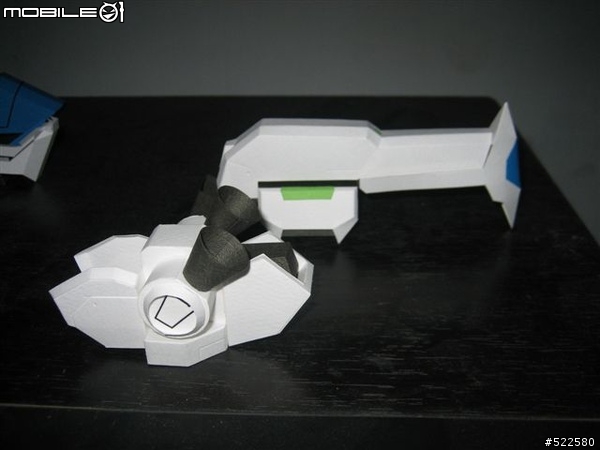June設計的Hi_nu_Gundam (紙模型)