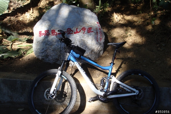 女王的第一次offroad，越嶺線浸林道