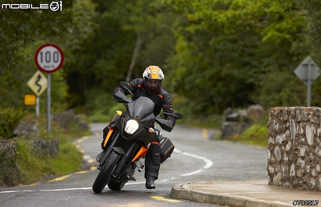 【新車】滑胎分身戲法– 2009 KTM 990 SMR/SMT