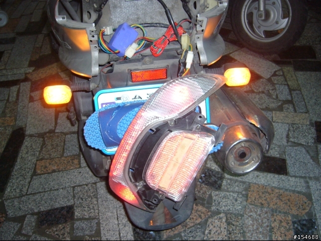 MAJESTY 馬車 125 DIY 後方向燈橫亮 + 自製 LED 方向燈