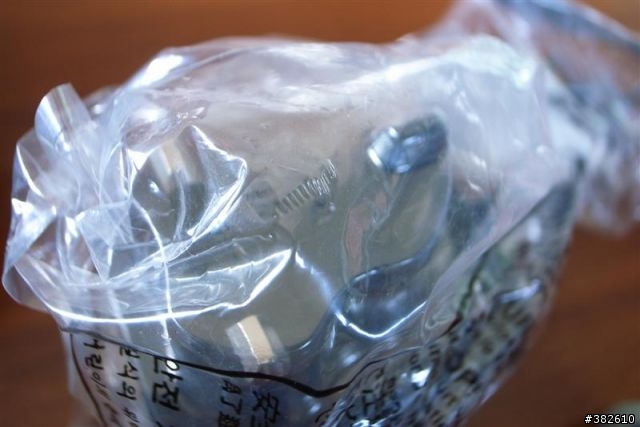 請問一下這款鬧鐘是不是用轉換插頭即可使用。