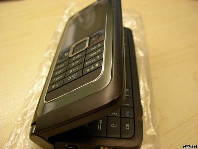 [2009-2-4 更新:倉頡輸入][開箱分享] 商務手機的王者 Nokia E90-1 Communicator