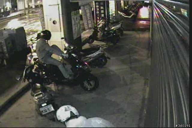 鎖上大鎖真的有用? 台北市羅斯福路六段治安真的很好? 防盜螺絲沒用?  報案沒用? 警察局對面偷兒無法無天!