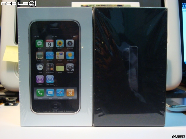 給iPhone 3G用的原裝配件之一 - iPhone Bluetooth Headset