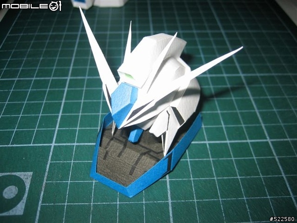 June設計的Hi_nu_Gundam (紙模型)