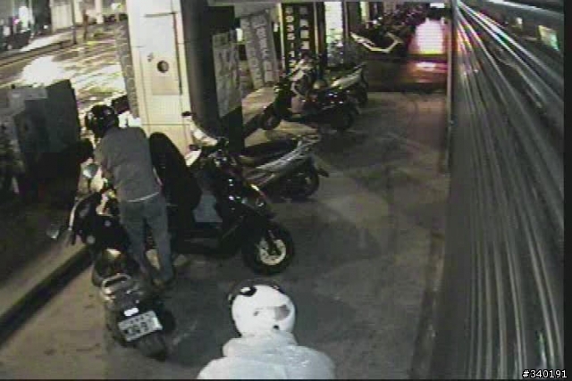 鎖上大鎖真的有用? 台北市羅斯福路六段治安真的很好? 防盜螺絲沒用?  報案沒用? 警察局對面偷兒無法無天!