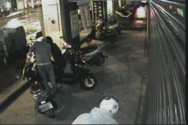 鎖上大鎖真的有用? 台北市羅斯福路六段治安真的很好? 防盜螺絲沒用?  報案沒用? 警察局對面偷兒無法無天!