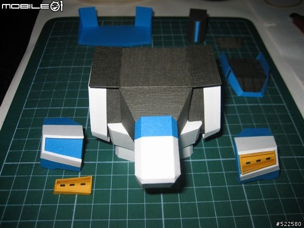 June設計的Hi_nu_Gundam (紙模型)