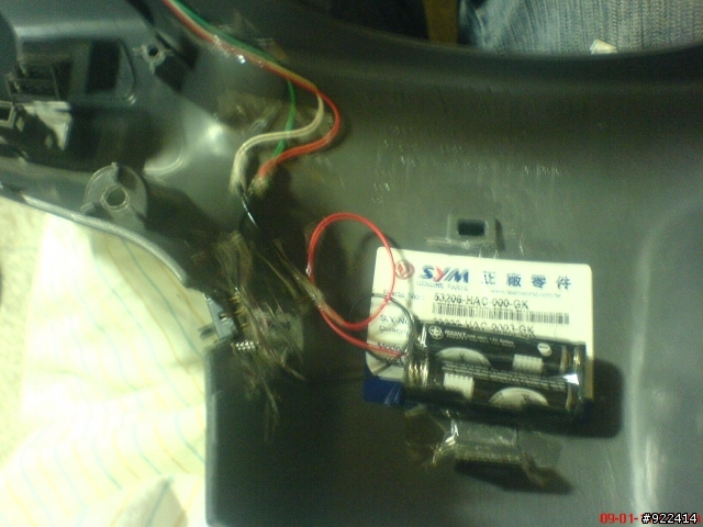 純粹無聊....在車上裝了一個電子錶....