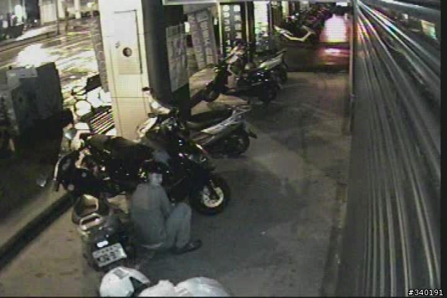 鎖上大鎖真的有用? 台北市羅斯福路六段治安真的很好? 防盜螺絲沒用?  報案沒用? 警察局對面偷兒無法無天!