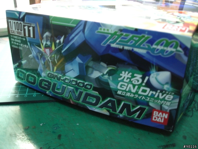1/100 00 GUNDAM