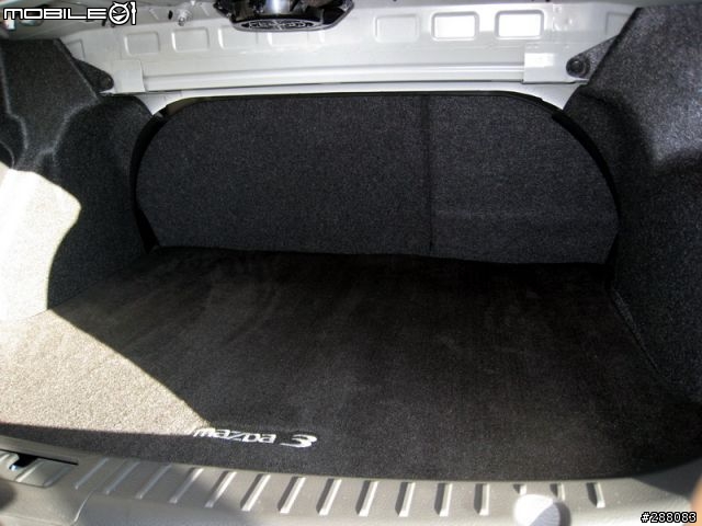 [2/8更新] [新增照片在57樓!]2010年式 MAZDA 3 5Dr/4Dr實車搶先看!!!