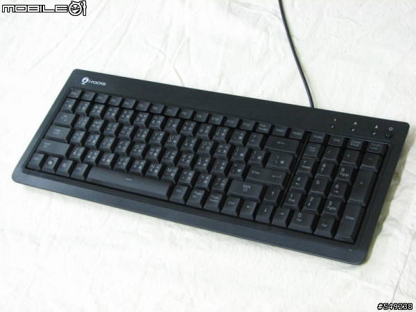 i-rocks KR-6820E 薄膜式發光電競鍵盤評測