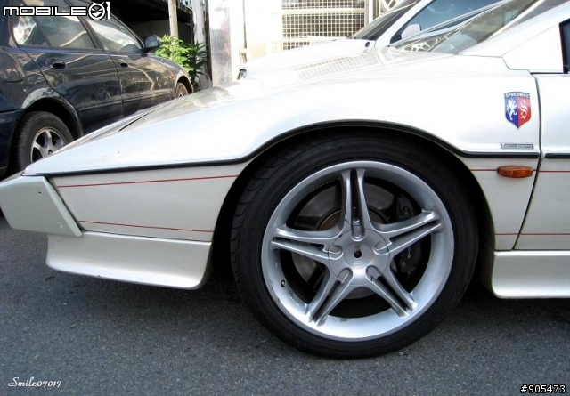 白色 LOTUS Esprit Turbo