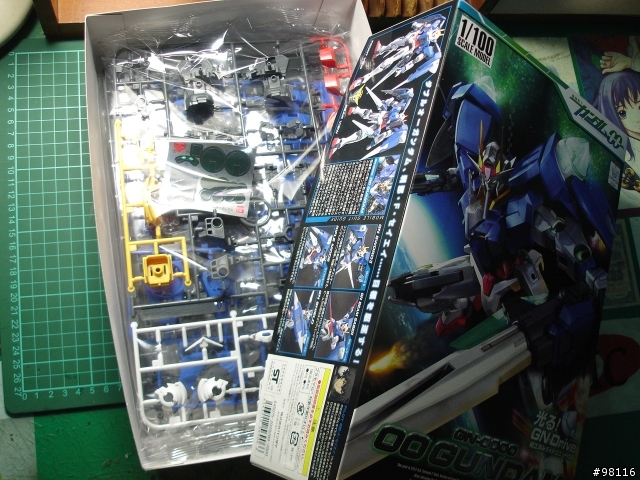 1/100 00 GUNDAM