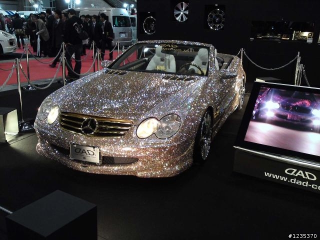 2009東京改裝車大展--鑲上千萬碎鑽的俗又有力的SL！