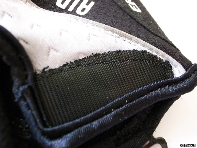 [分享] 保護虎口的單車手套LOUIS GARNEAU-AIR GEL CARBON