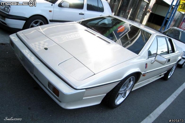 白色 LOTUS Esprit Turbo