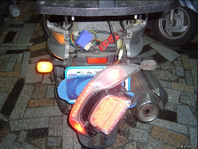 MAJESTY 馬車 125 DIY 後方向燈橫亮 + 自製 LED 方向燈