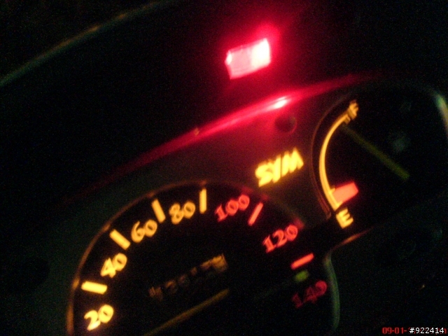 純粹無聊....在車上裝了一個電子錶....