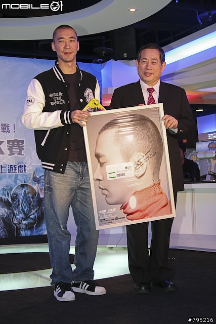 【新聞】明星玩家現身！黃立行挑戰台灣魔獸代表隊