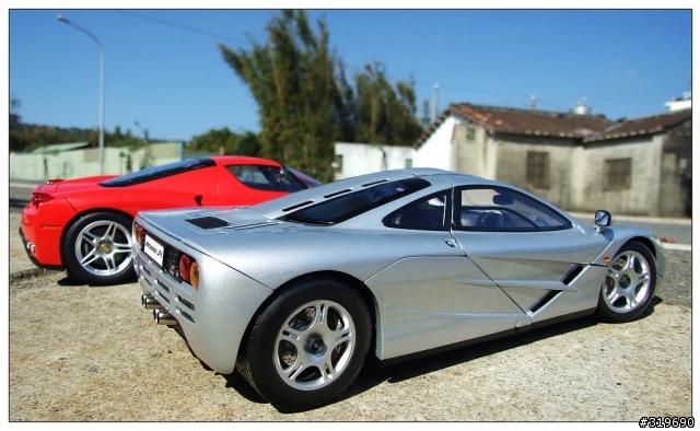 1:12 Ferrari ENZO & McLaren F1
