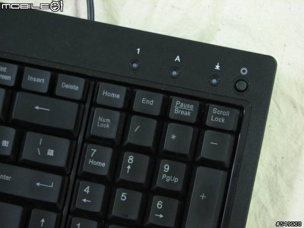 i-rocks KR-6820E 薄膜式發光電競鍵盤評測