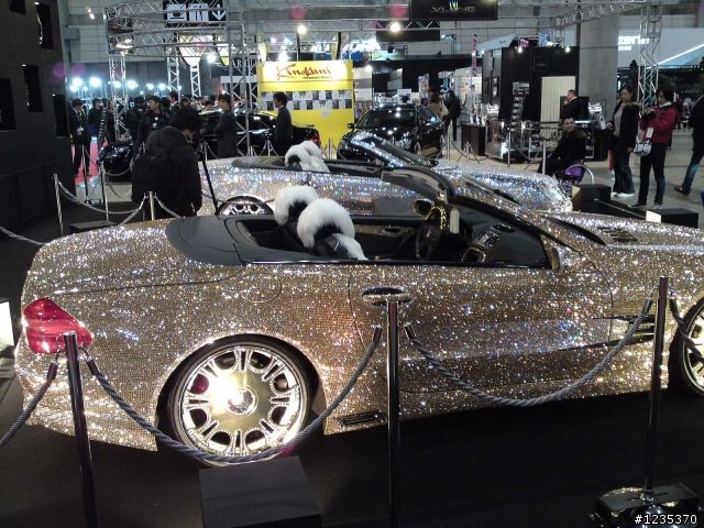 2009東京改裝車大展--鑲上千萬碎鑽的俗又有力的SL！