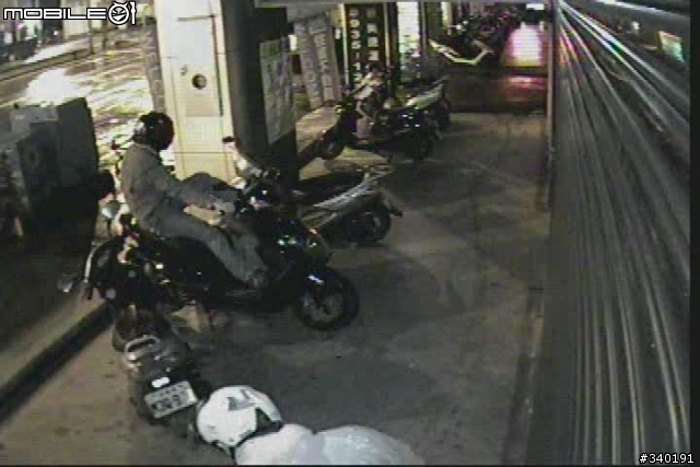 鎖上大鎖真的有用? 台北市羅斯福路六段治安真的很好? 防盜螺絲沒用?  報案沒用? 警察局對面偷兒無法無天!