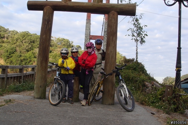 女王的第一次offroad，越嶺線浸林道