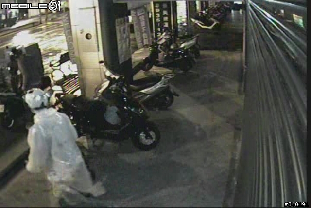鎖上大鎖真的有用? 台北市羅斯福路六段治安真的很好? 防盜螺絲沒用?  報案沒用? 警察局對面偷兒無法無天!