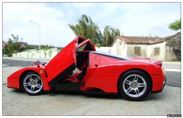 1:12 Ferrari ENZO & McLaren F1