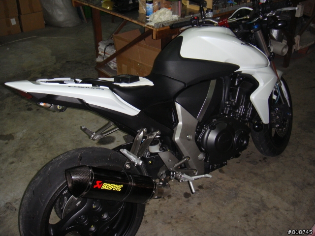 [分享]版上有HONDA CB1000R的車主嗎^^