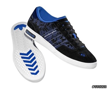 請問這款adidas  Originals  上市沒？