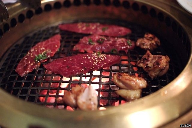 大口吃肉 快意人生 一番館食記